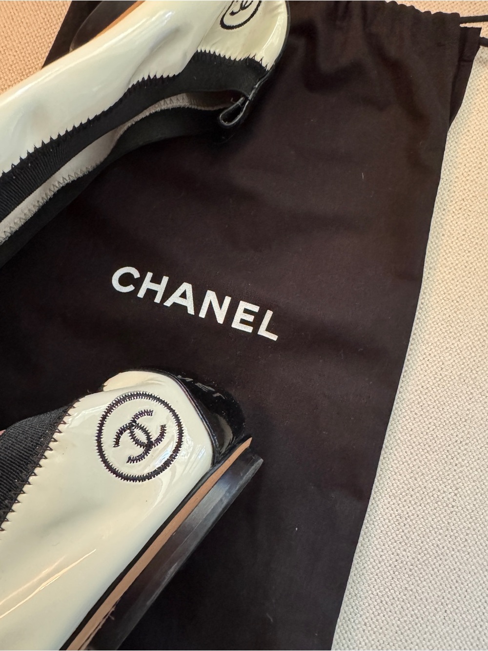 CHANEL Monochrome Patent Leather Elastic Cap Toe Ballet Flats, EU 42 - Picture 8 of 11